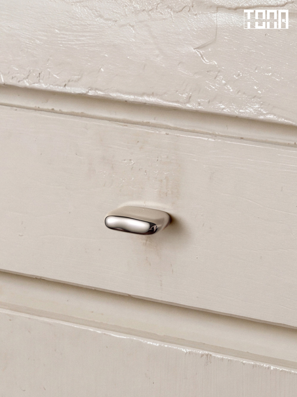 Maniglie per cassetti TONA in  - Curved Spring Bar recensione e prezzo